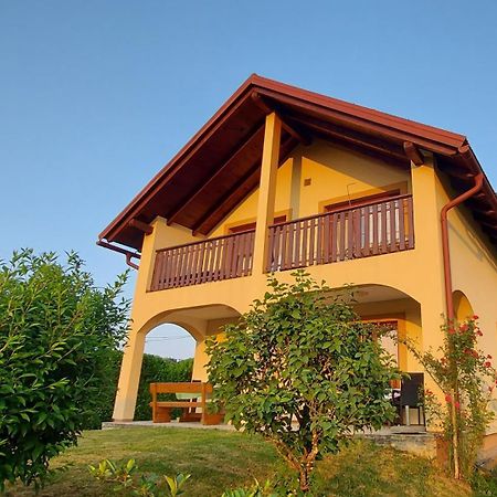 Holiday House And Apartments Vale Дуга-Реса Экстерьер фото